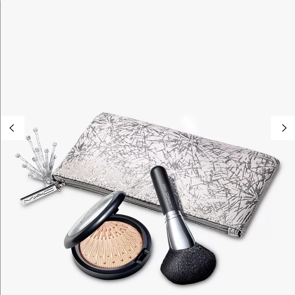 New MAC Firelit Kit Makeup Gift Set, Champagne - Picture 10 of 11